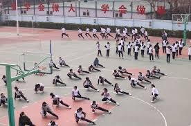 新疆75-82不敌辽宁，要严厉批评以下两人，还有一人值得夸赞